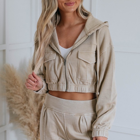 🆕🔄 The Myra Utility Zip Up - Picture 2 of 3